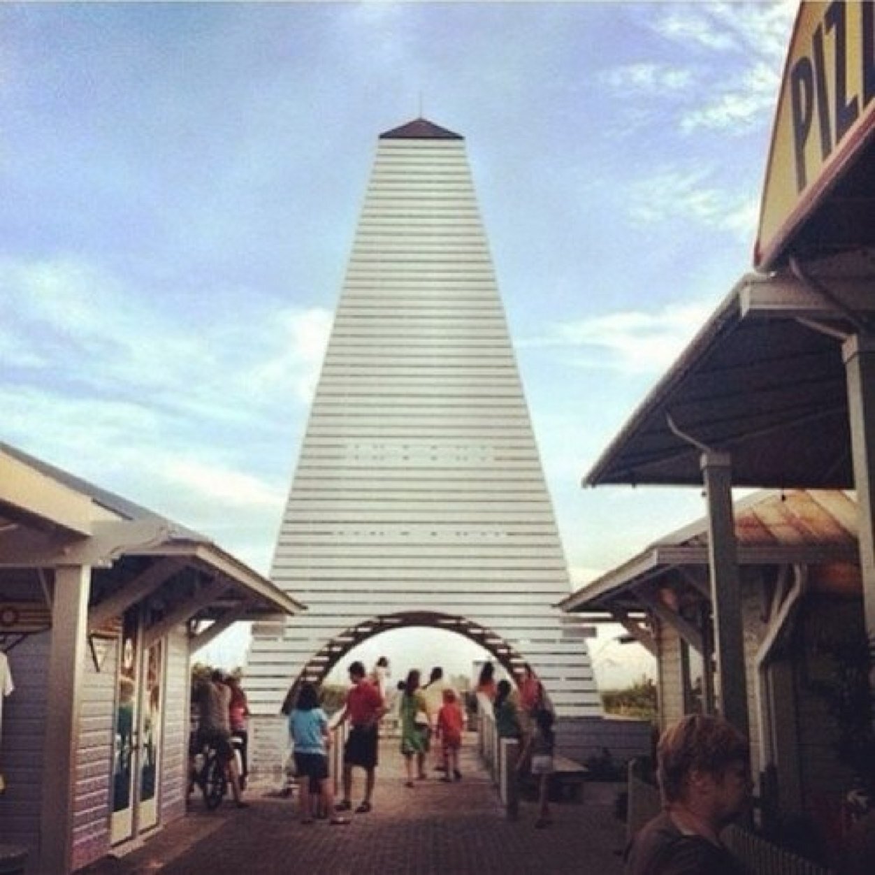 Send me your seaside make out pictures or just tweet them at me