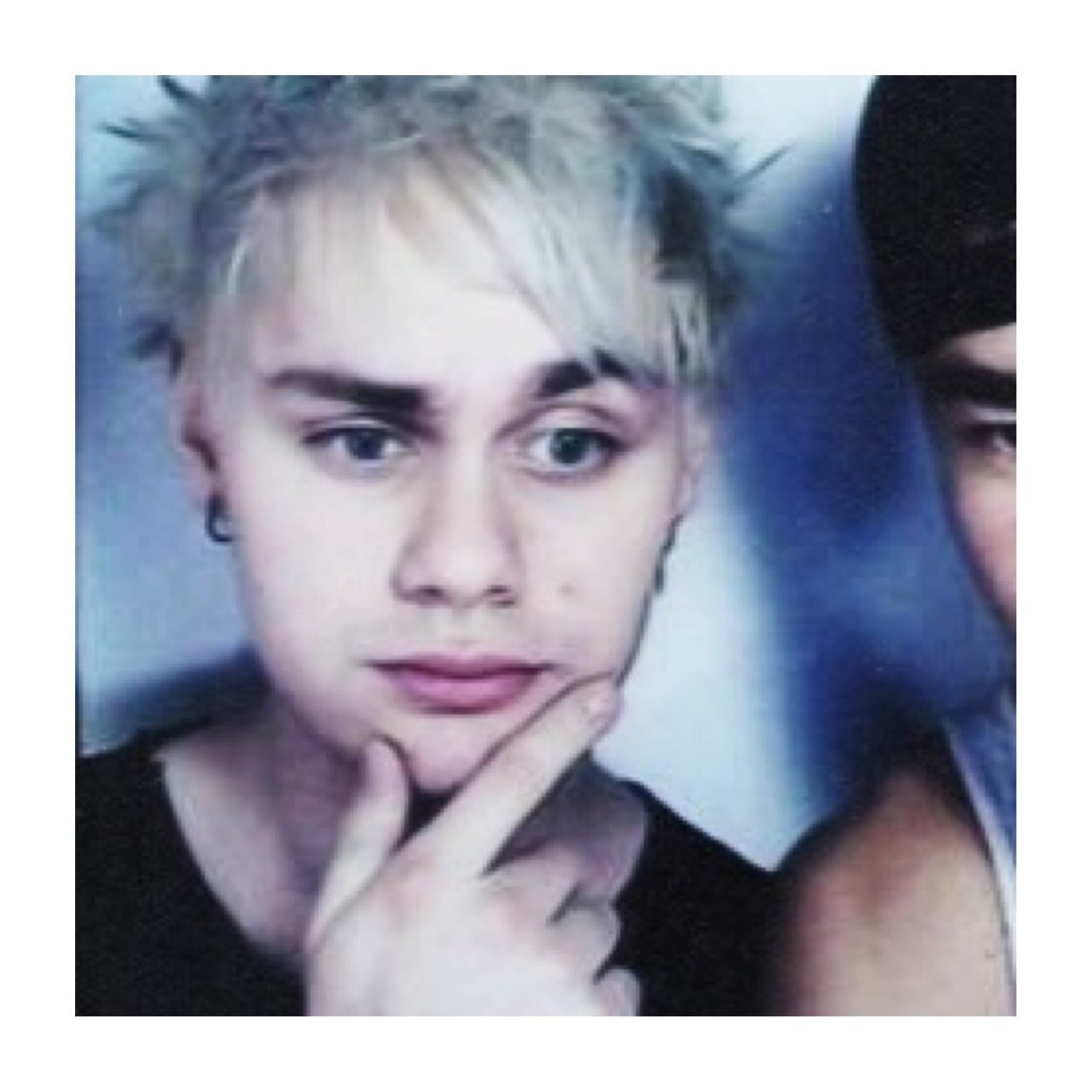 Follow @winterkidhoran because she gave you this free follow