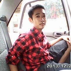 melihatmu tersenyum dan bahagia itu membuatku sangat senang terlebih lagi kamu bahagia karena ada aku =))