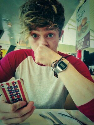 This is a free follow from @TheVampsMarnie so please follow her back and ask for a follow back