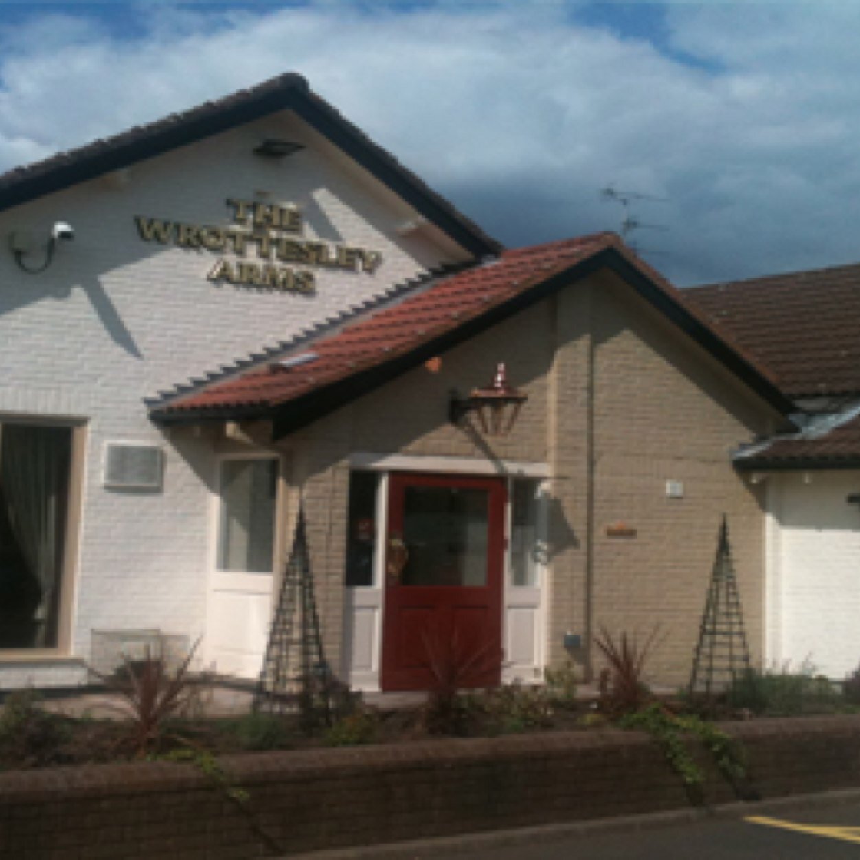 Come join us at the wrottesley arms pub situated in perton. With the best quiz nights, karaoke's and discos around! Serving great food all day everyday