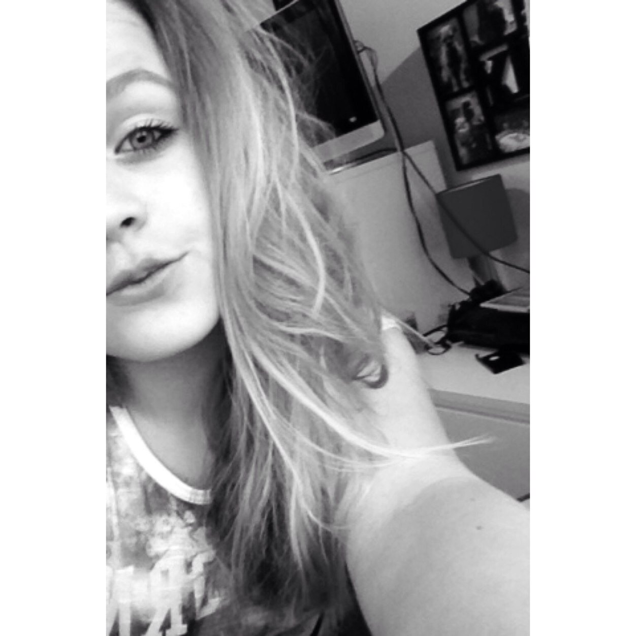 __Abbiexo__'s profile picture. Idk what i am even doing☺️