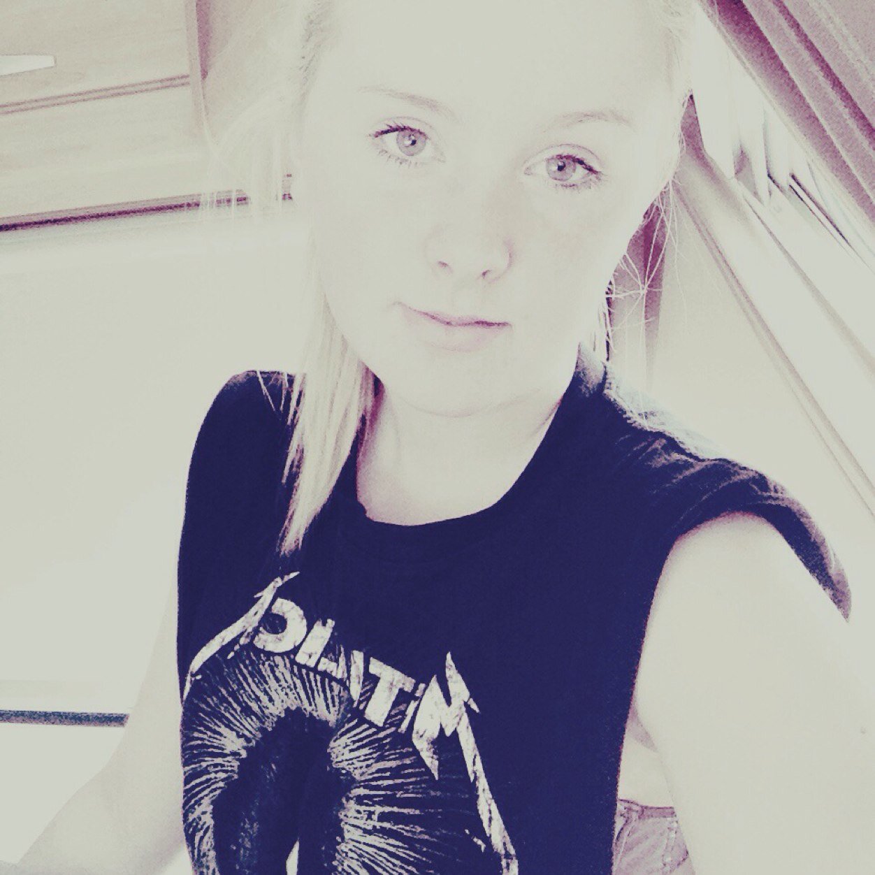 HannahGeorgieee's profile picture. I live for music. I'm clinically insane. My dream is to cut people up on a ship.