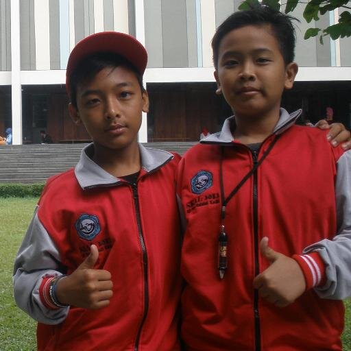 Pembuat Team Real Madrid C.F , Pemilik Arema Cronous , Pemilik Perusahaan Adidas , Beragama Islam