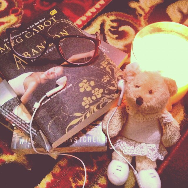 hello there!(з´⌣`ε), girl,student,daughter,dream believer..:)
