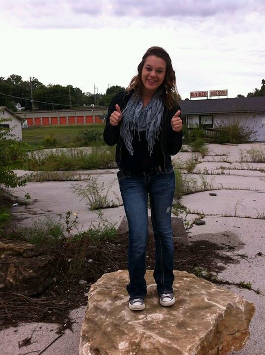 ashleyr59021786's profile picture. I'm a cheerleader I love watching football I play softball and I'm a very sporty girl and I love to dance :)