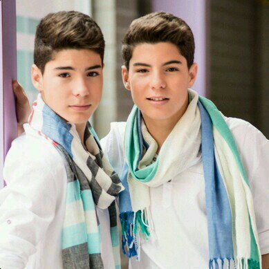 Enamorada de dos seviilanos que son lo mejor DANIEL OVIEDO MORILLA Y JESUS OVIEDO MORILLA