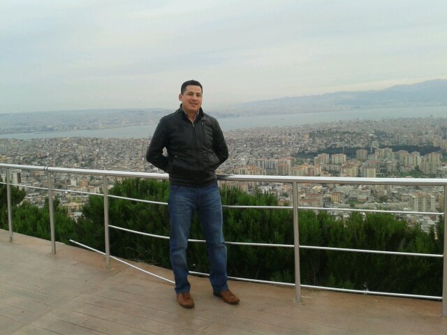 İlim meclislerinde aradım, kıldım talep.
İlim geride kaldı ille edep ille edep. 
                          (Y. Emre)