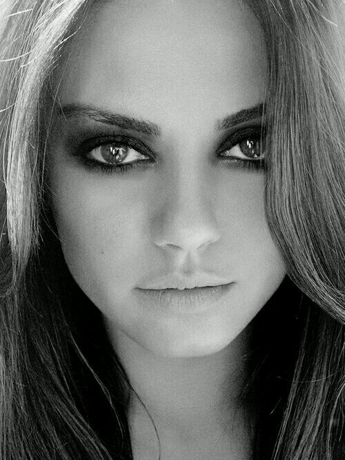 Cara - doing the graveyard shift as a nurse at Barts Hospital. [RP|Gay|Sherlock]