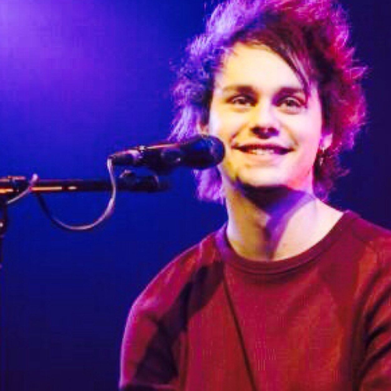 FREE FOLLOW BY @5secsofsh FOLLOW HER AND RT THE LINK ON MY BIO TOO PLEASE. P.S. PLEASE RT THE LINK PLEASE