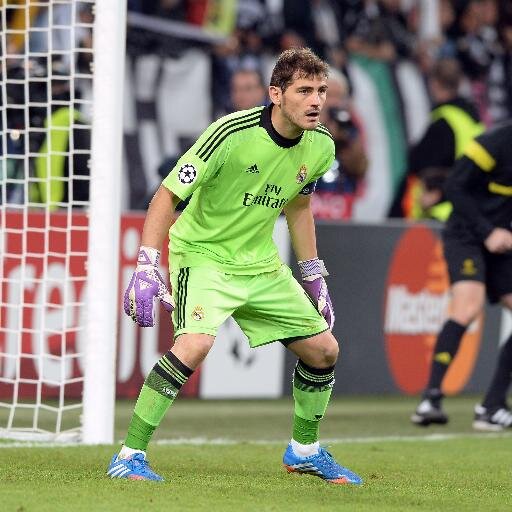 Con @CasillasWorld como ídolo, intentando cumplir un sueño. Madridista ante todo. Casillas mi CAPITÁN. Re{ALMA}drid  Isco-CR7-Bale-Ramos  ♥Santiago Bernabeu♥