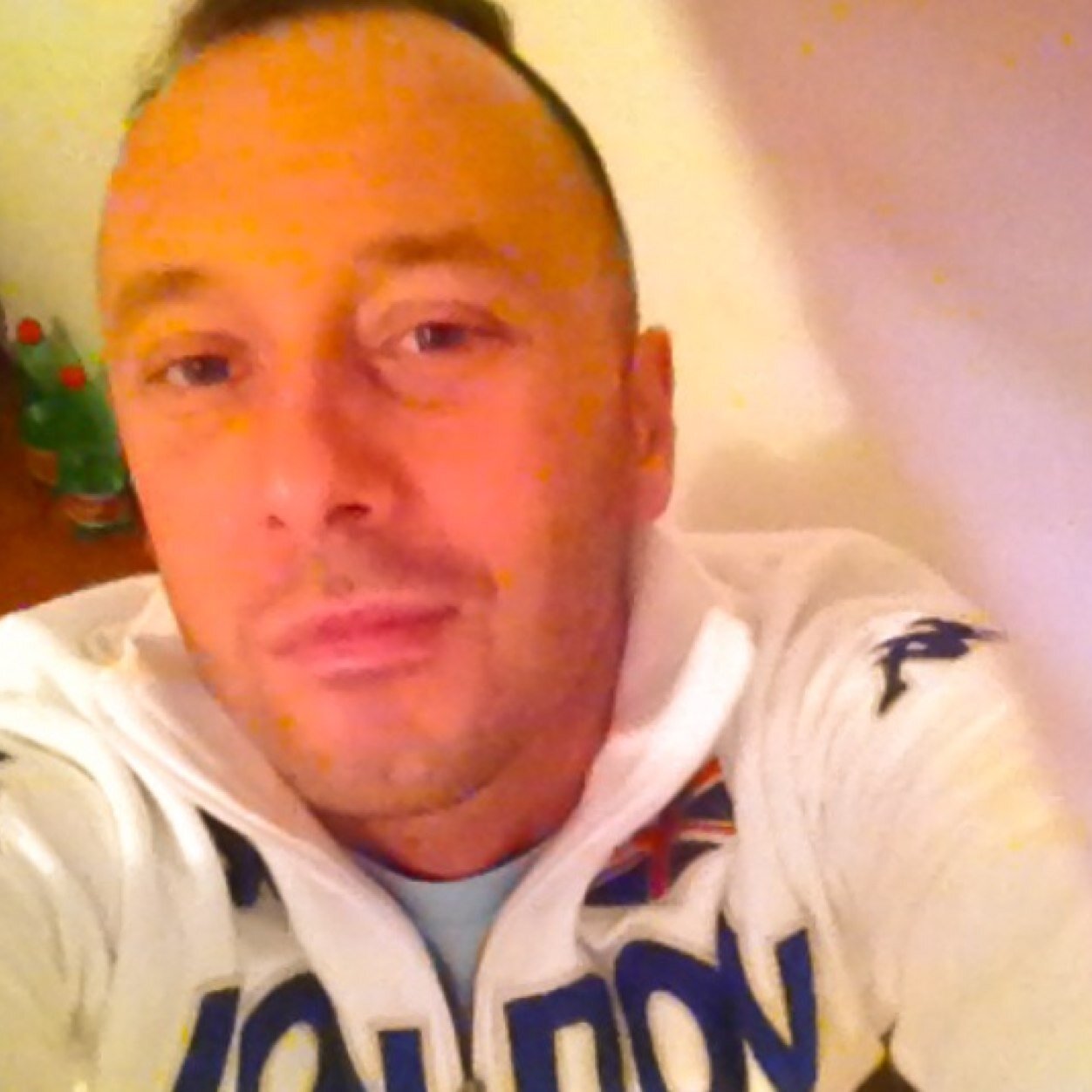 chrisesii's profile picture. Stray Cat. Meeooowww