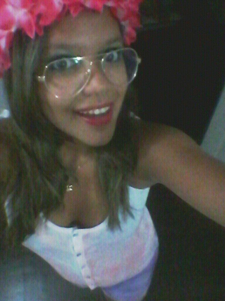Sou o que sou e não mudo por ninguem. Vedadeira sempre, amizades eternas, familia minha força e em Deus minha salvação e fé.