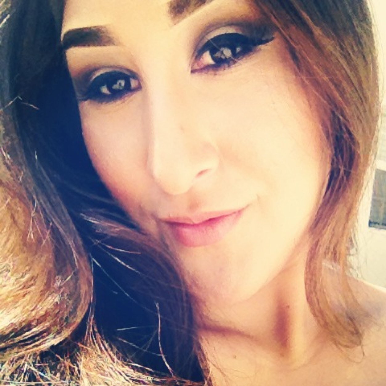 Im a professional Actress and Make Up artist. Pursuing my Dreams. I believe that the impossible is possible with hard work and passion. married to @sp4de_