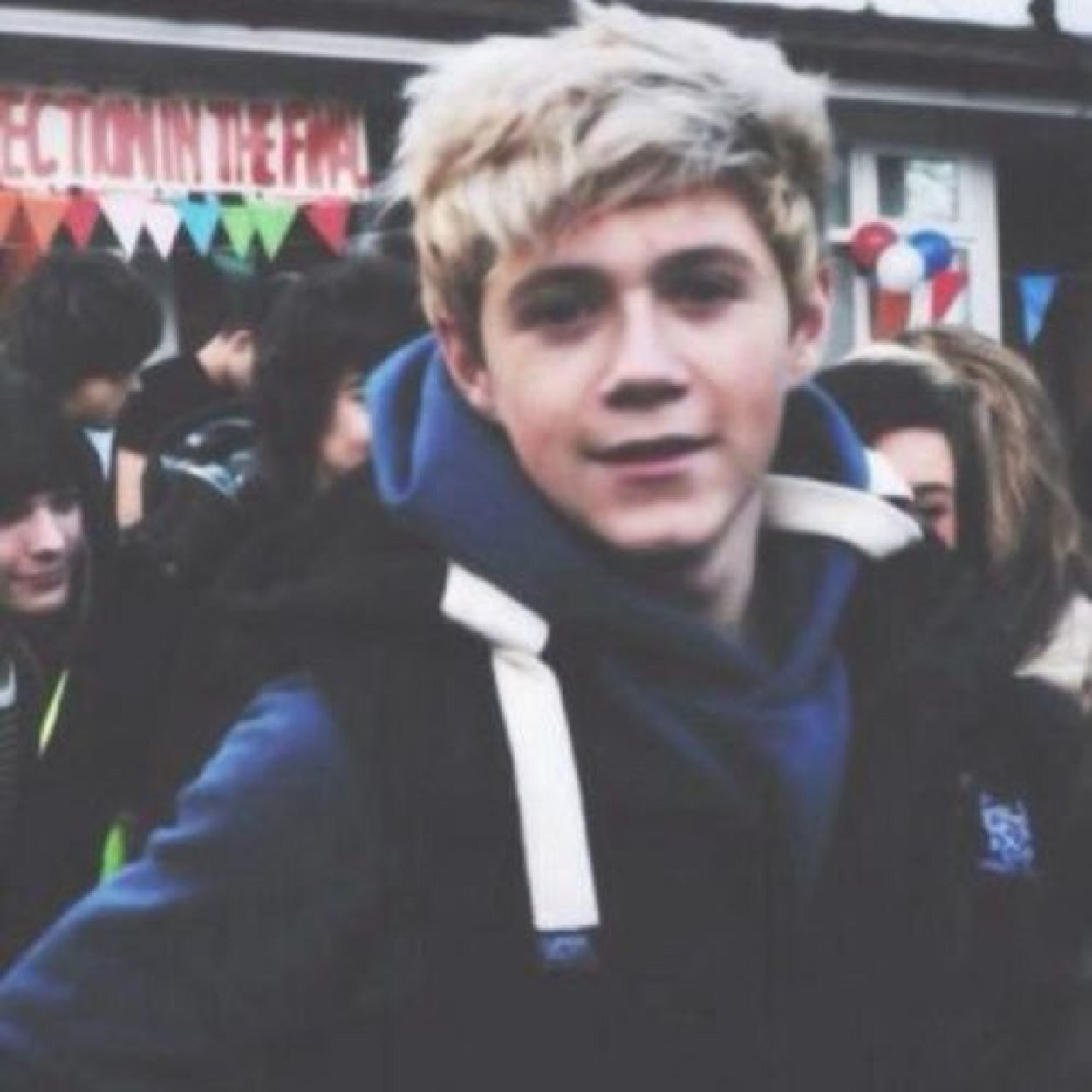 Can you please follow @niallftjmo and not this acc? :)