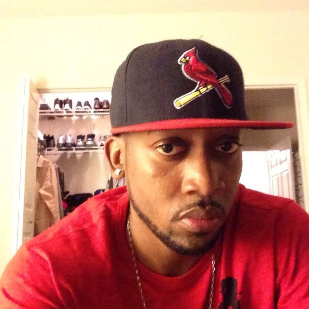 I got a hustler spirit, nigga period Check out my hat yo, peep the way I wear it Check out my swag' yo, I walk like a ballplayer