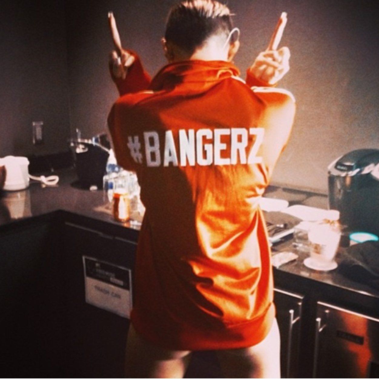 Twerk for miley *_*

Its me from insta .. On twitter :)