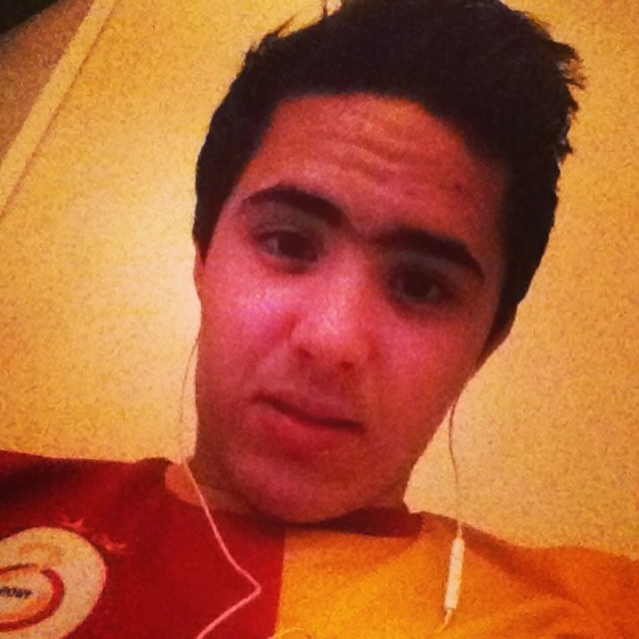 Hoi ik ben feyzullah ik tweet normale dingen , retweet & enjoy  #Kosso mn held !