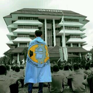 iqal_azhari's profile picture. 