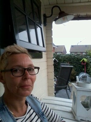 Vrouw,Horeca,hardlopen.film.britt en Jill