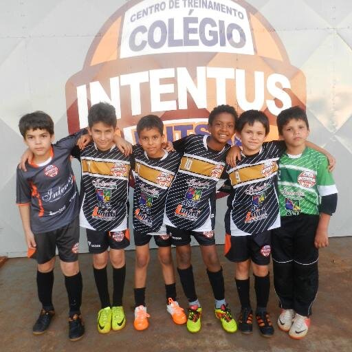 amo jogar futsal e quero ser um jogador de futebol quando crescer