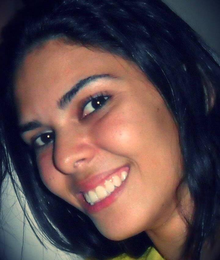 Felicidade não se expõe, se vive.