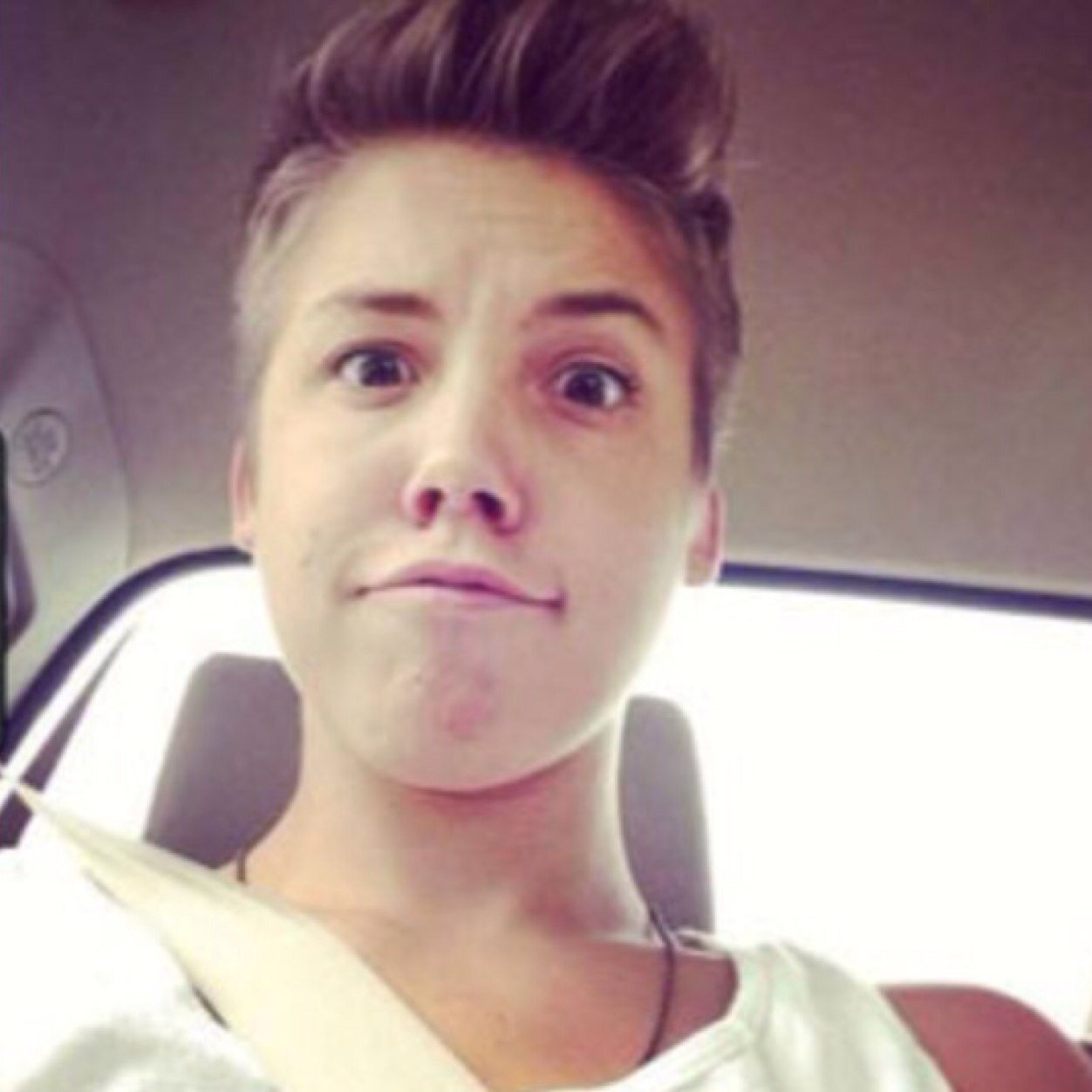 Follow me and i will follow back❤ especially if ur a MAGcon fan