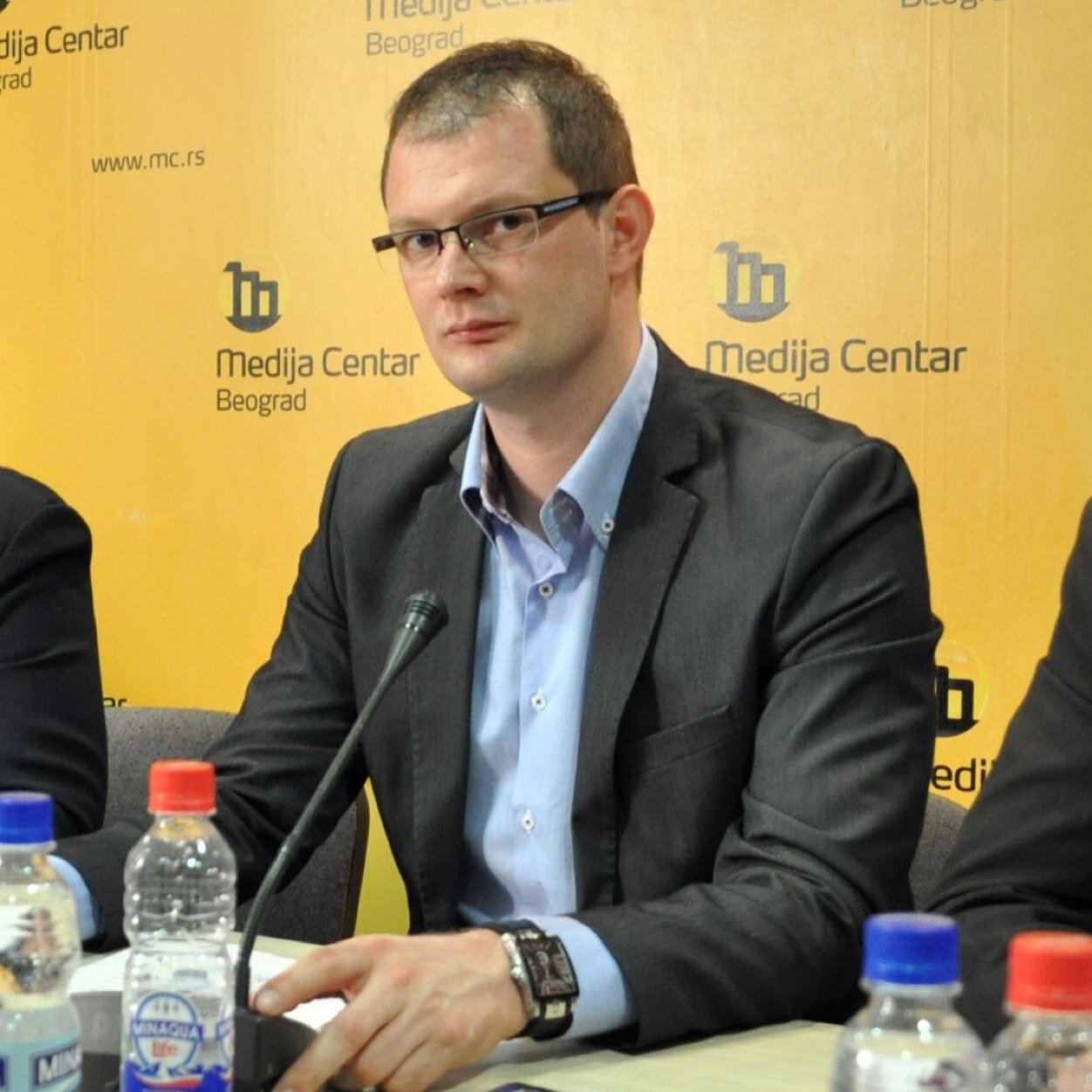 otac i suprug na prvom mestu zatim ekonomija, poslovno pregovaranje, PR, marketing,savremeni materijali fasadne stolarije i zaštite od sunca