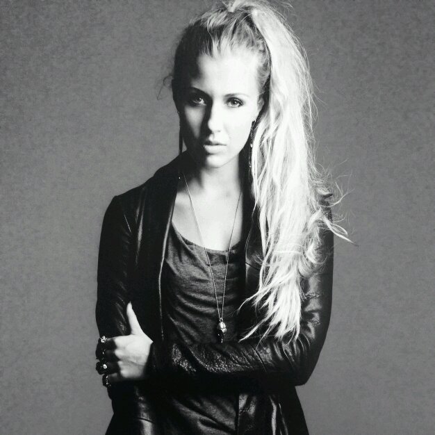 Little sister of @Feuilly_C. In love with @JulienRichelieu. She met him on a sunny day in Paris. He helped her dealing with everything she had gone through (RP)