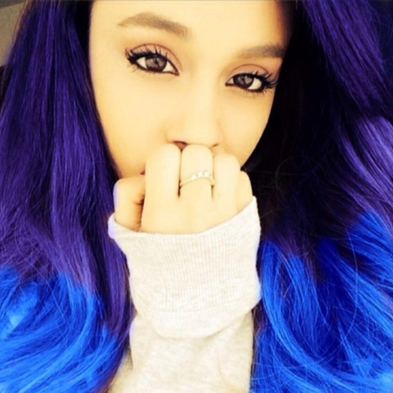 I'm Ariana I'm 14 Years Old I Love Music That's makes My Heart Complet Its Feels Like My First And Latest Love. [Model||Singer||Hybrid||Single||Looking||14+]