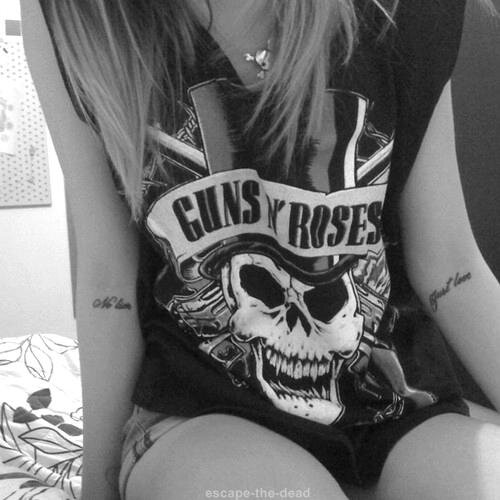 Me gusta el rock , apoyo a mi selección Colombia♥♥, me gusta hacer muchas cosas , vivo en algún lugar de Colombia :p y me gusta conocer gente :*