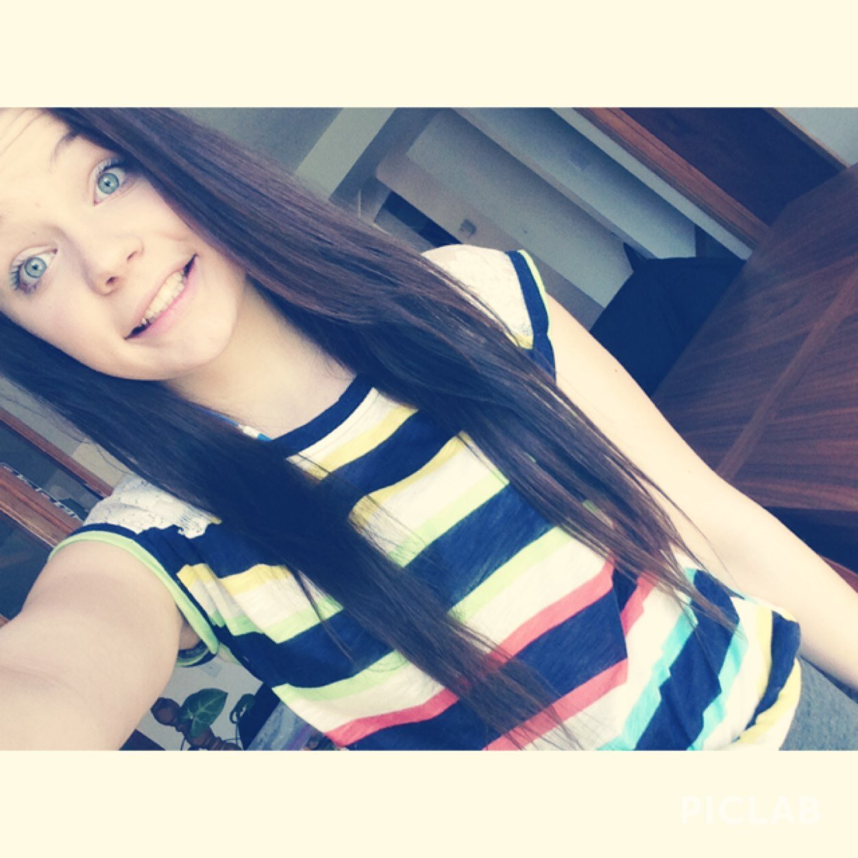 ayyyye free follow from @lamelashtonx ! please follow that account? ill followback if you ask :)