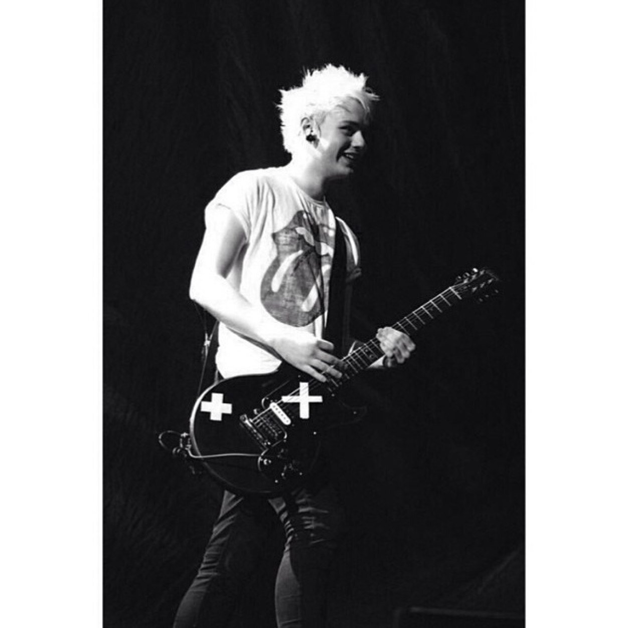 I GAVE YOU A FREE FOLLOW SO FOLLOW @jlsmydrug FOR ME PLEASE