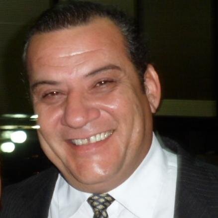 A moral, propriamente dita, não é a doutrina que nos ensina como sermos felizes, mas como devemos tornar-nos dignos da felicidade.
Immanuel Kant
