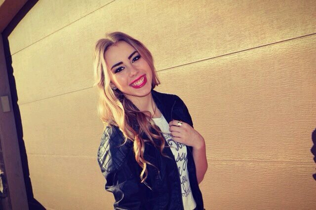 i'm not Taylor Swift's fan page.my real name is Taylor!Singer.Song writer.Pianist .. guitarist .. keen on MUSIC