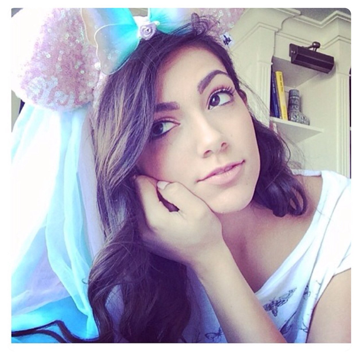 I'd rather wear flowers in my hair than diamonds around my neck•