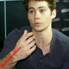 RedHoodedHero's profile picture. We are just minutes away from breaking into tiny pieces. #BroodyInc