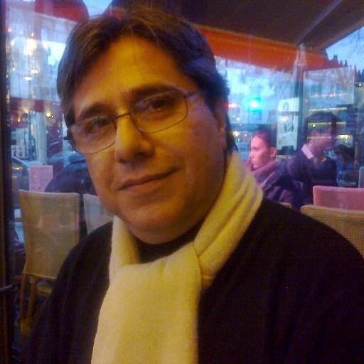 Soy un Abogado argentino que desde hace ya bastantes aňos vive en Francia, con mi esposa, mis animalitos y mi pasion por la informatica.  Je suis un avocat arge