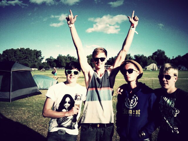 Effens obsessief oor musiek, vriende, kuier en droom. Good Vibes.            Since 1996