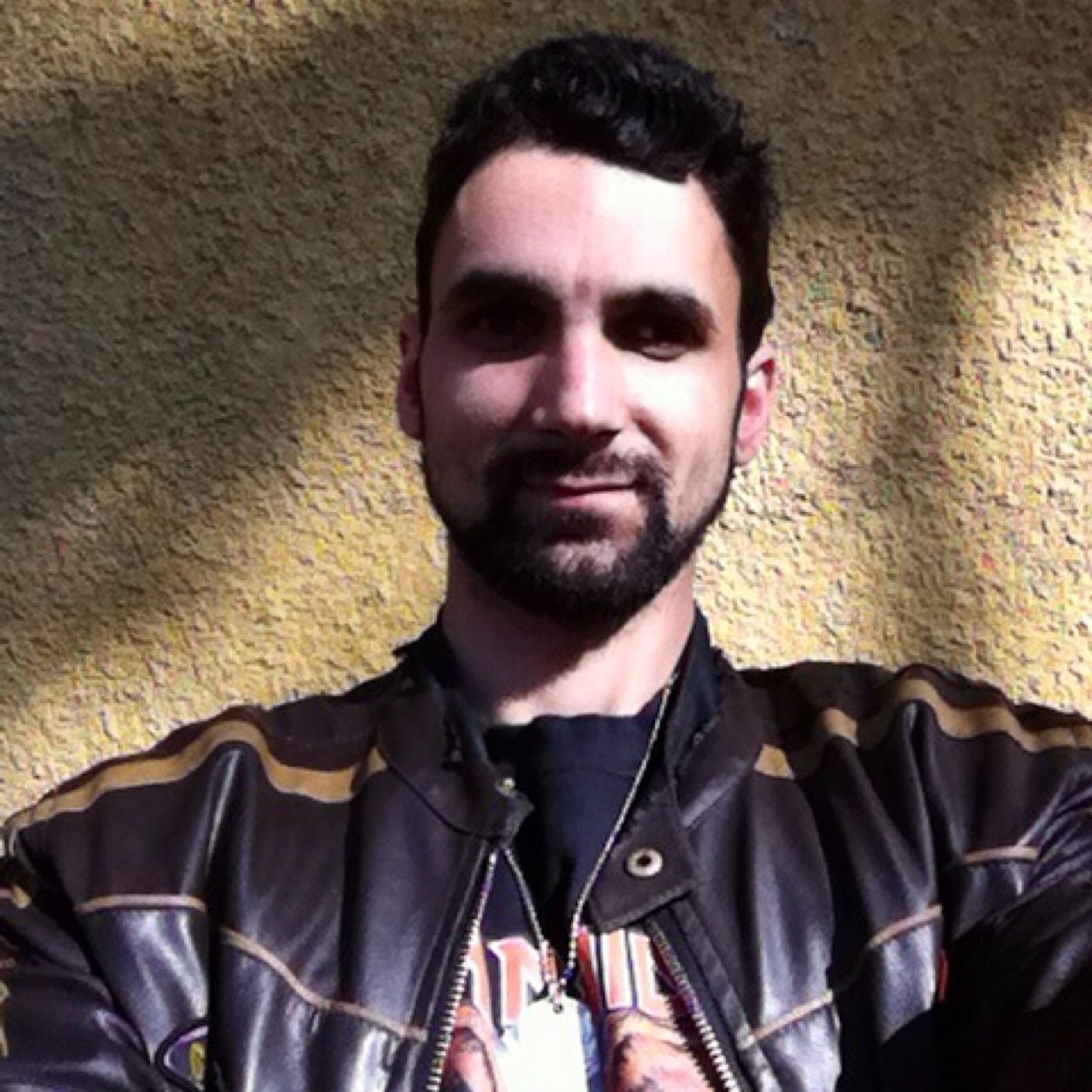 Hi I'm Desislav Vankov and I like to bother with music.heavy metal,rock. Please, visit you tube Силни Сърца:)
