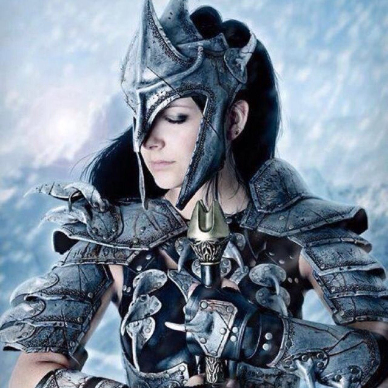Traveling the land in search of what I truely desire, which is for me to know and you to never find out. Cross my path and you're as good as dead. |Literate/MV|