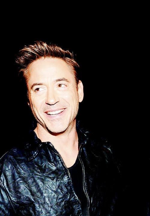 meu amorzão é o cara que faz homem de ferro e o melhor sherlock ♡