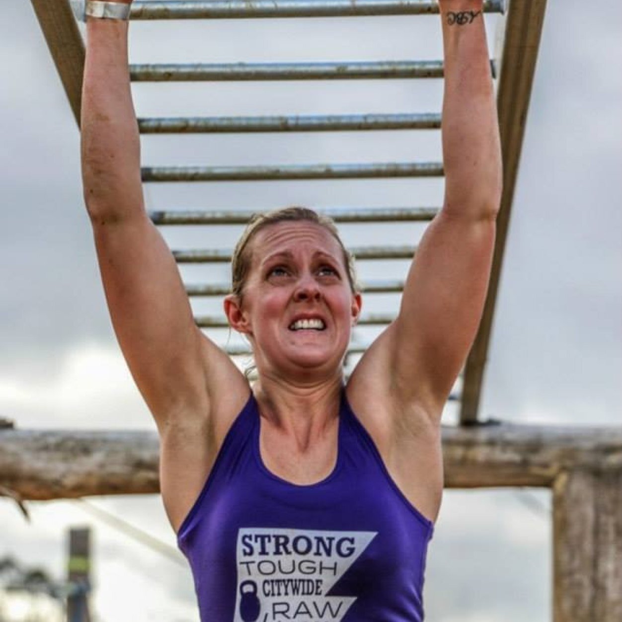Mum of 3 beautiful girls, twins + big sis. This hasn't stopped me from staying in shape, getting stronger and looking after my health (you can do it too!)