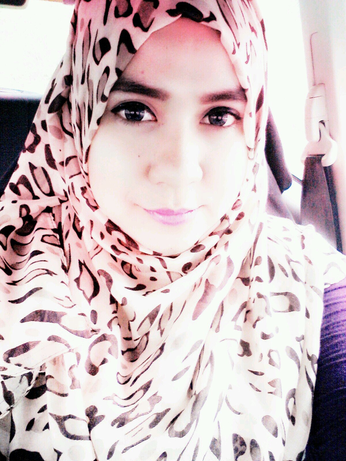 ♥a heart that hurts, is a heart that works~be happy no matter what, always smile~ :))♥