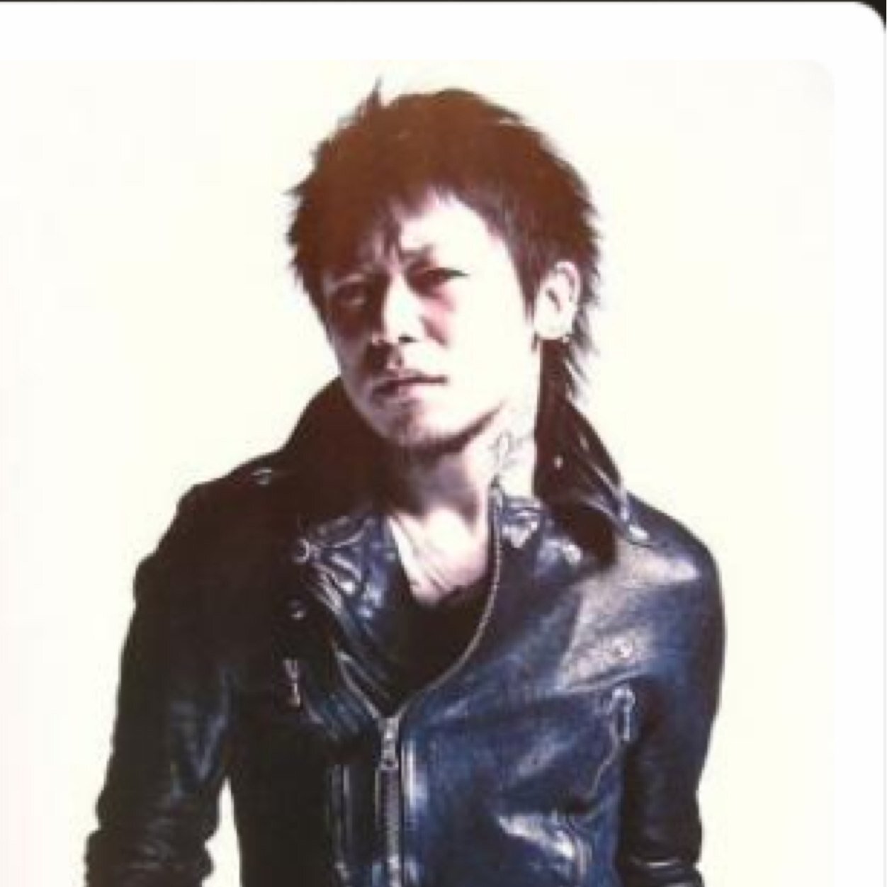 HowlWolfsoul's profile picture. i like homestuck and my fav bands are Dir en grey and Ghost Town and im starting to like falling in reverse.I like dogs And im Shinya + Kyo biased