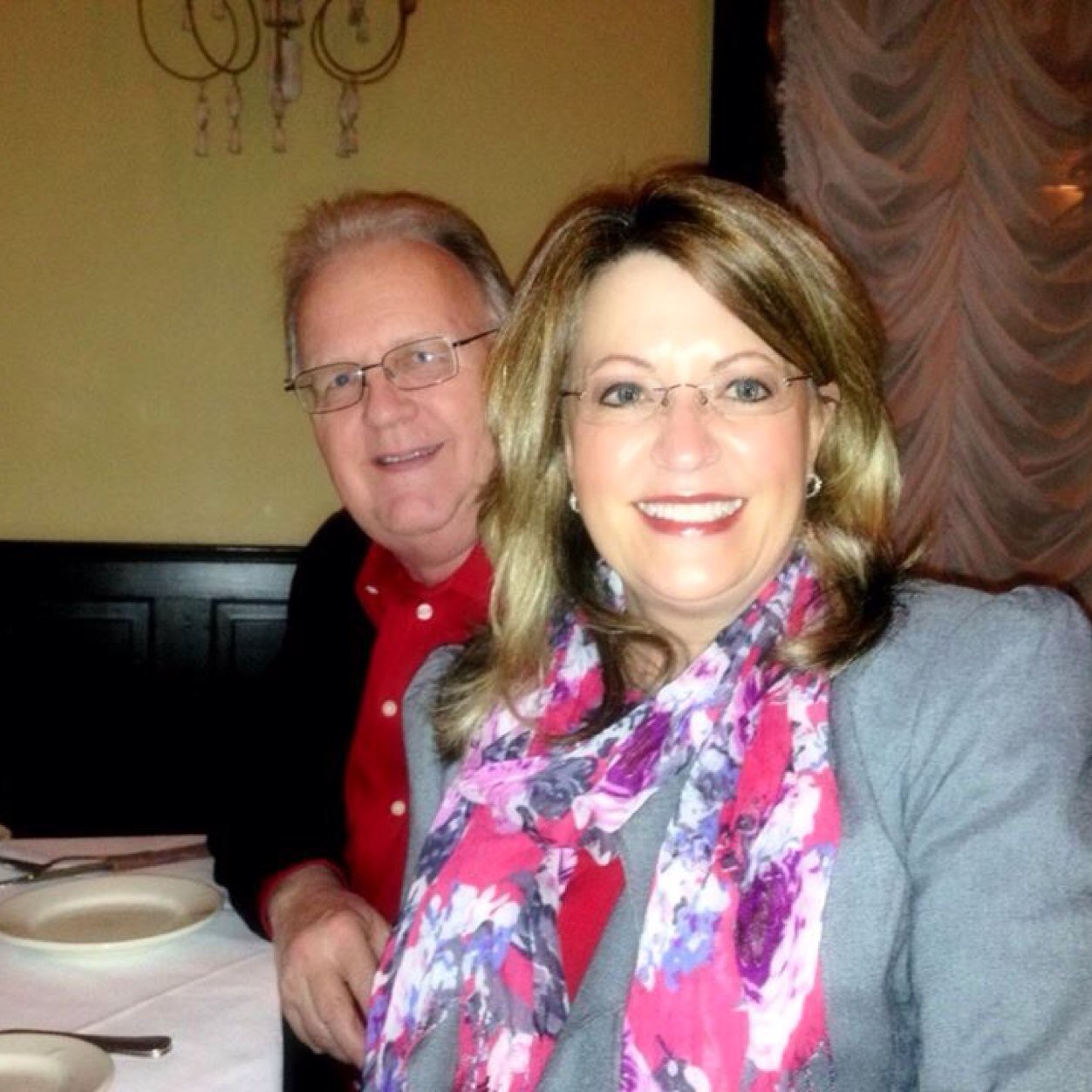 jhollynotes's profile picture. 