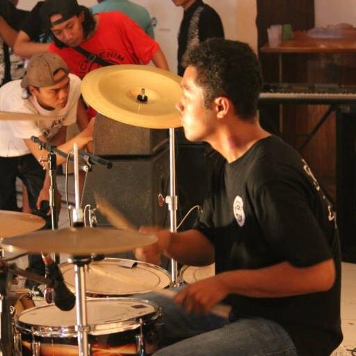 Pend. Matematika UMM | Drummer Kamar Kabut Grunge