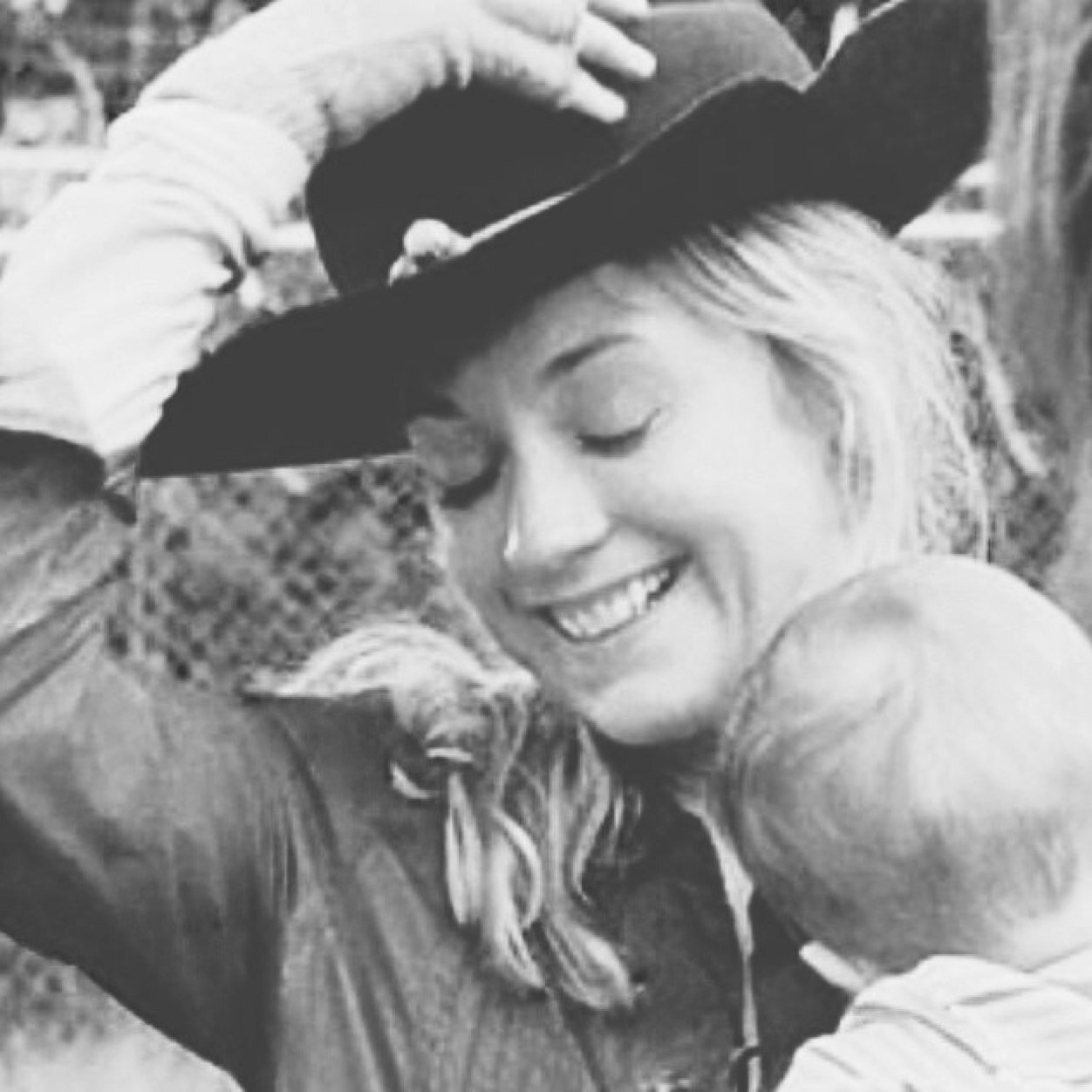TWDixonlover's profile picture. ❤️ Emily Kinney ❤️ Norman Reedus ❤️ The Walking Dead ❤️