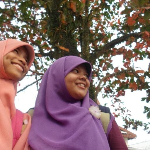 Biology Education UR '12 | love ALLAH, RASULULLAH and FAMILY | you're my everything mom, dad and my two sista |