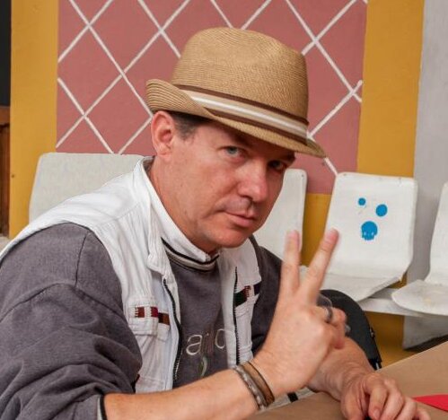 Filipo_UV's profile picture. Padre, esposo y eterno estudiante.  Con un ojo en mi patria y otro en el lejano oriente.